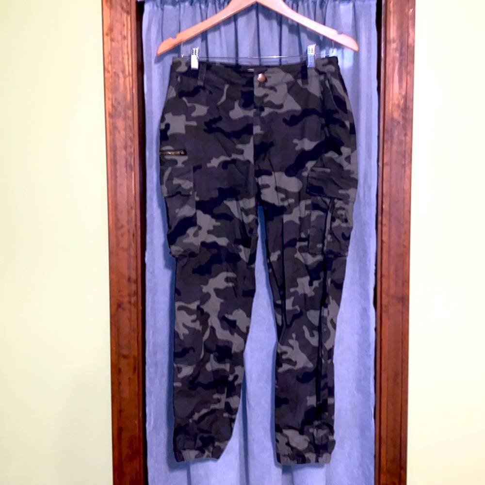 Gently loved cargo pants
